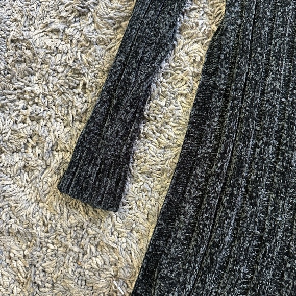 BCBG Elegant Black Turtleneck Sweater Dress. <<<<140>>>>> - Picture 5 of 8